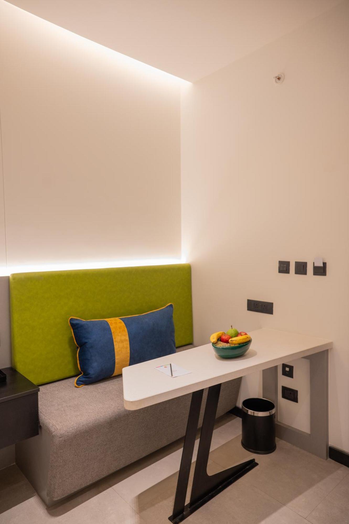 Zibe Luxe Kakinada By Grt Hotels Exteriör bild