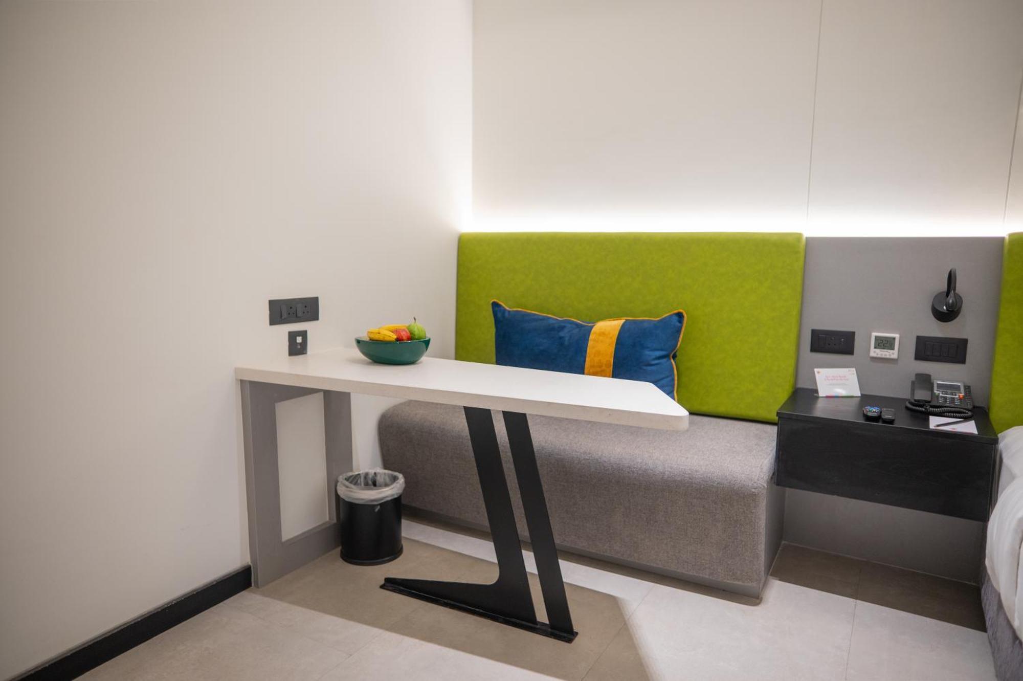 Zibe Luxe Kakinada By Grt Hotels Exteriör bild