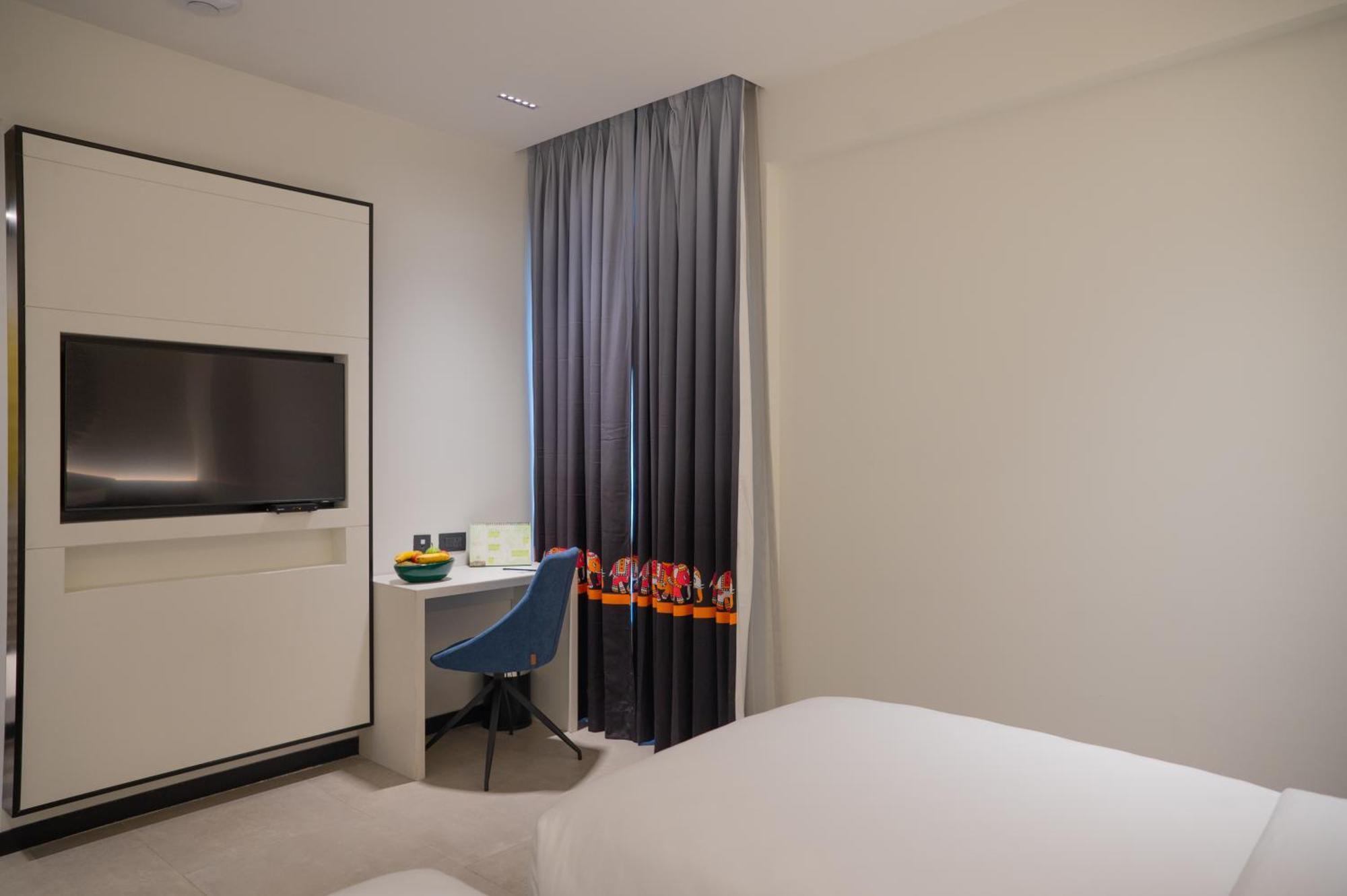 Zibe Luxe Kakinada By Grt Hotels Exteriör bild