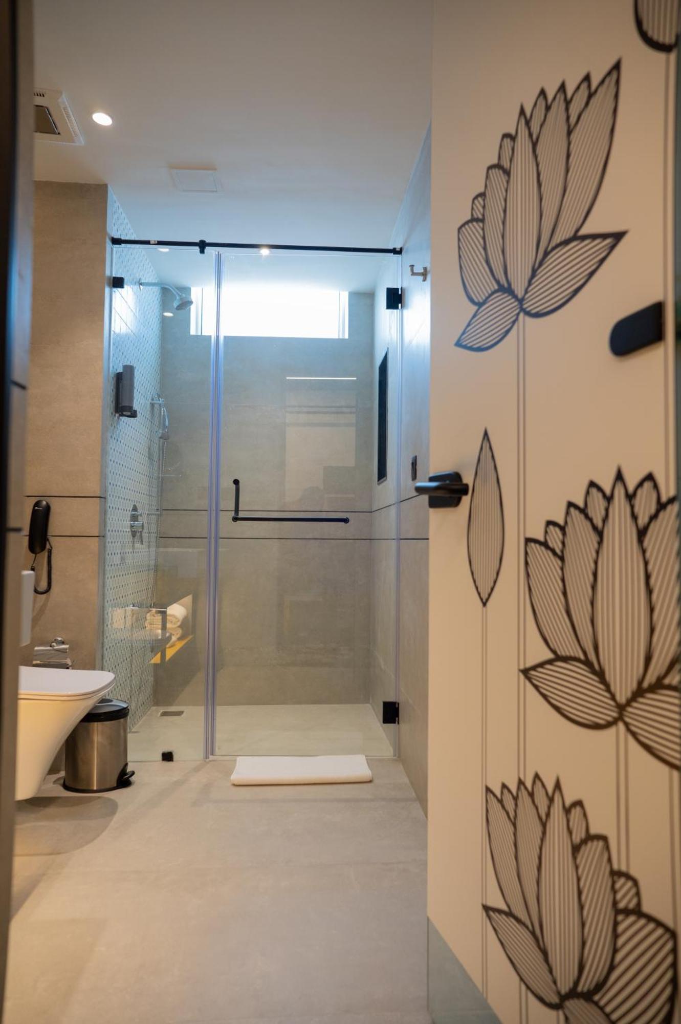 Zibe Luxe Kakinada By Grt Hotels Exteriör bild
