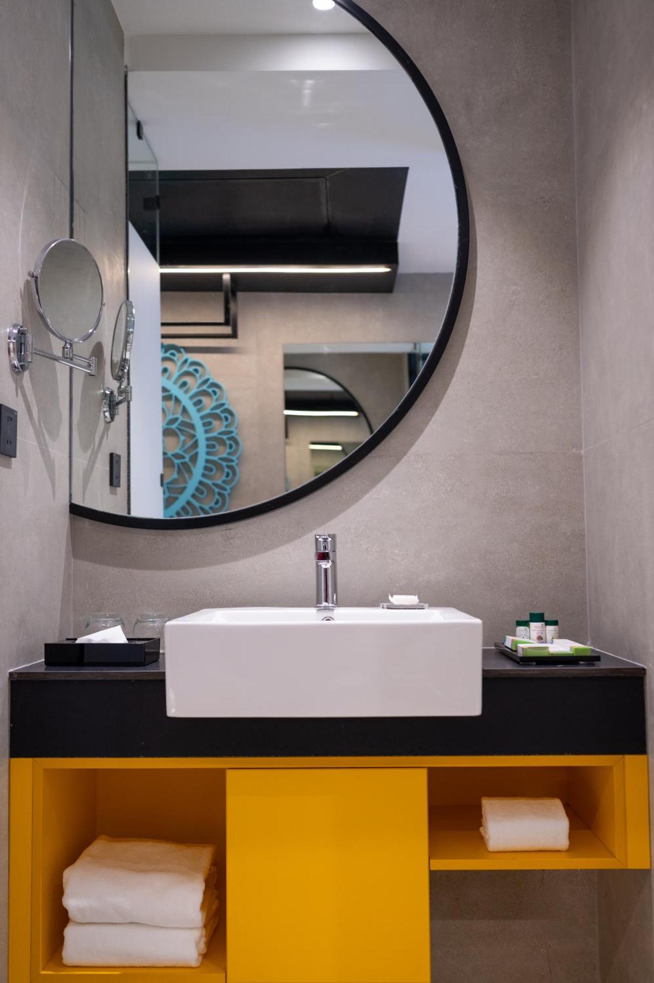 Zibe Luxe Kakinada By Grt Hotels Exteriör bild