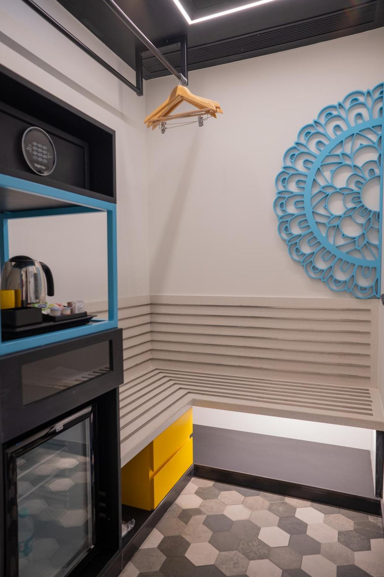 Zibe Luxe Kakinada By Grt Hotels Exteriör bild