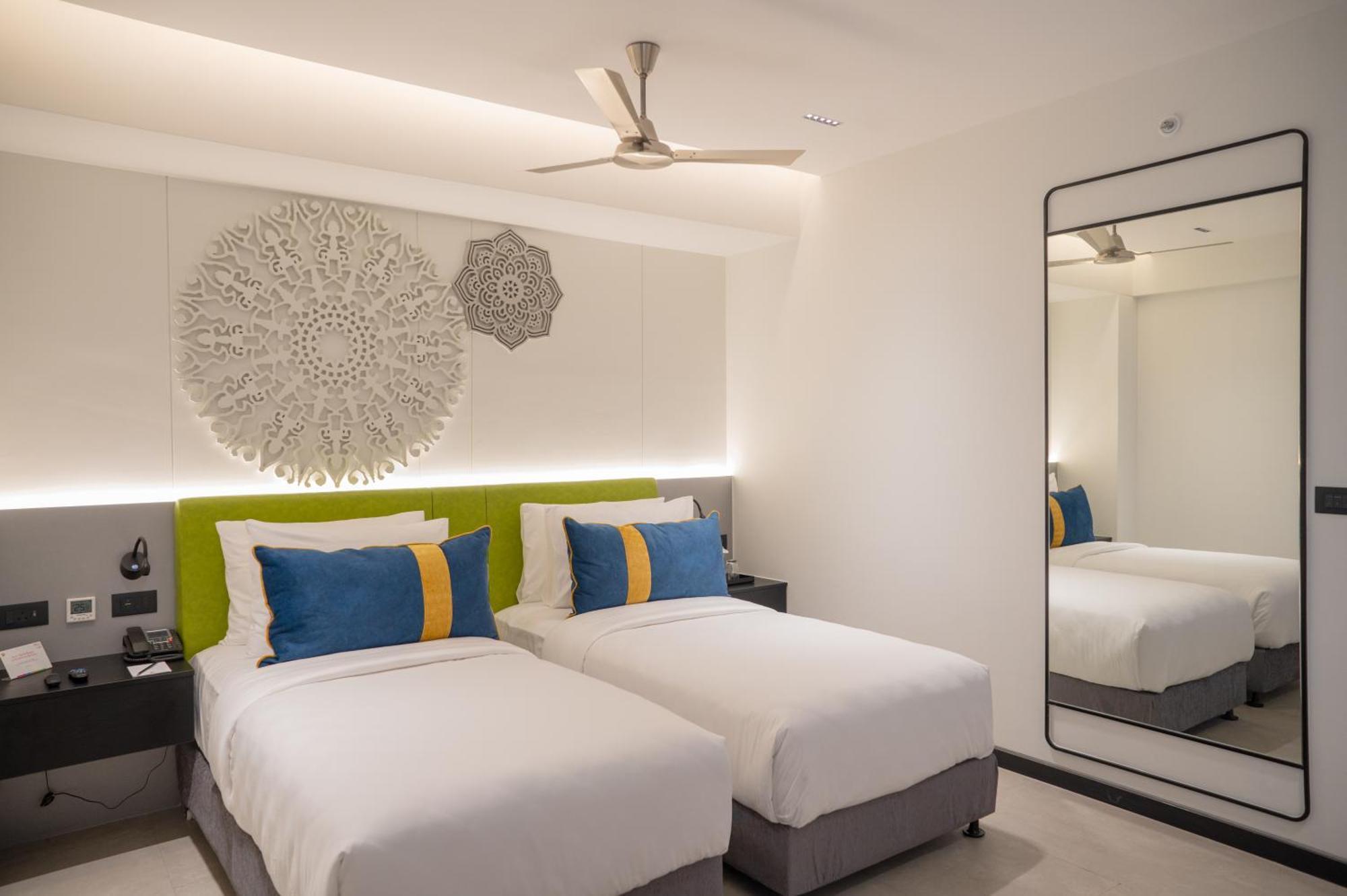 Zibe Luxe Kakinada By Grt Hotels Exteriör bild