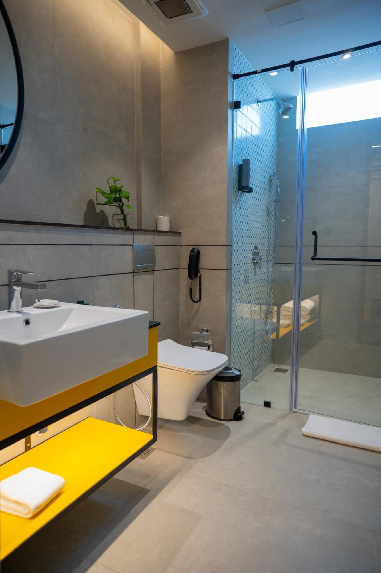 Zibe Luxe Kakinada By Grt Hotels Exteriör bild