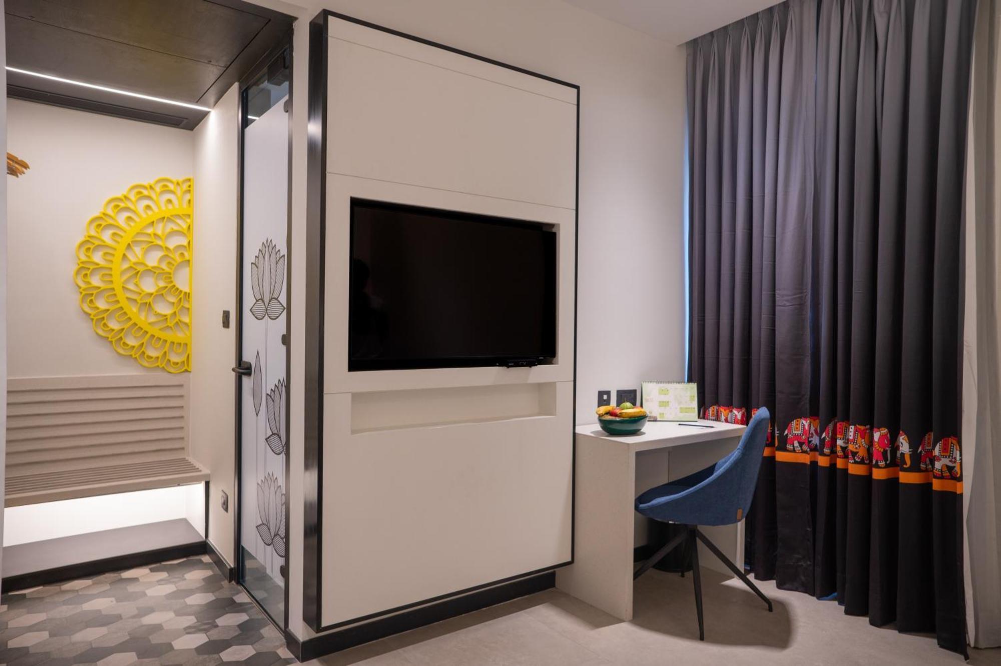 Zibe Luxe Kakinada By Grt Hotels Exteriör bild