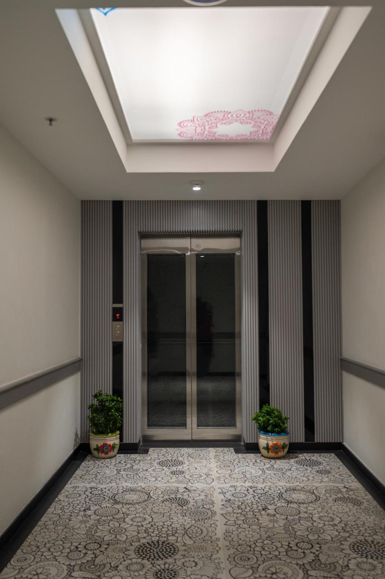 Zibe Luxe Kakinada By Grt Hotels Exteriör bild