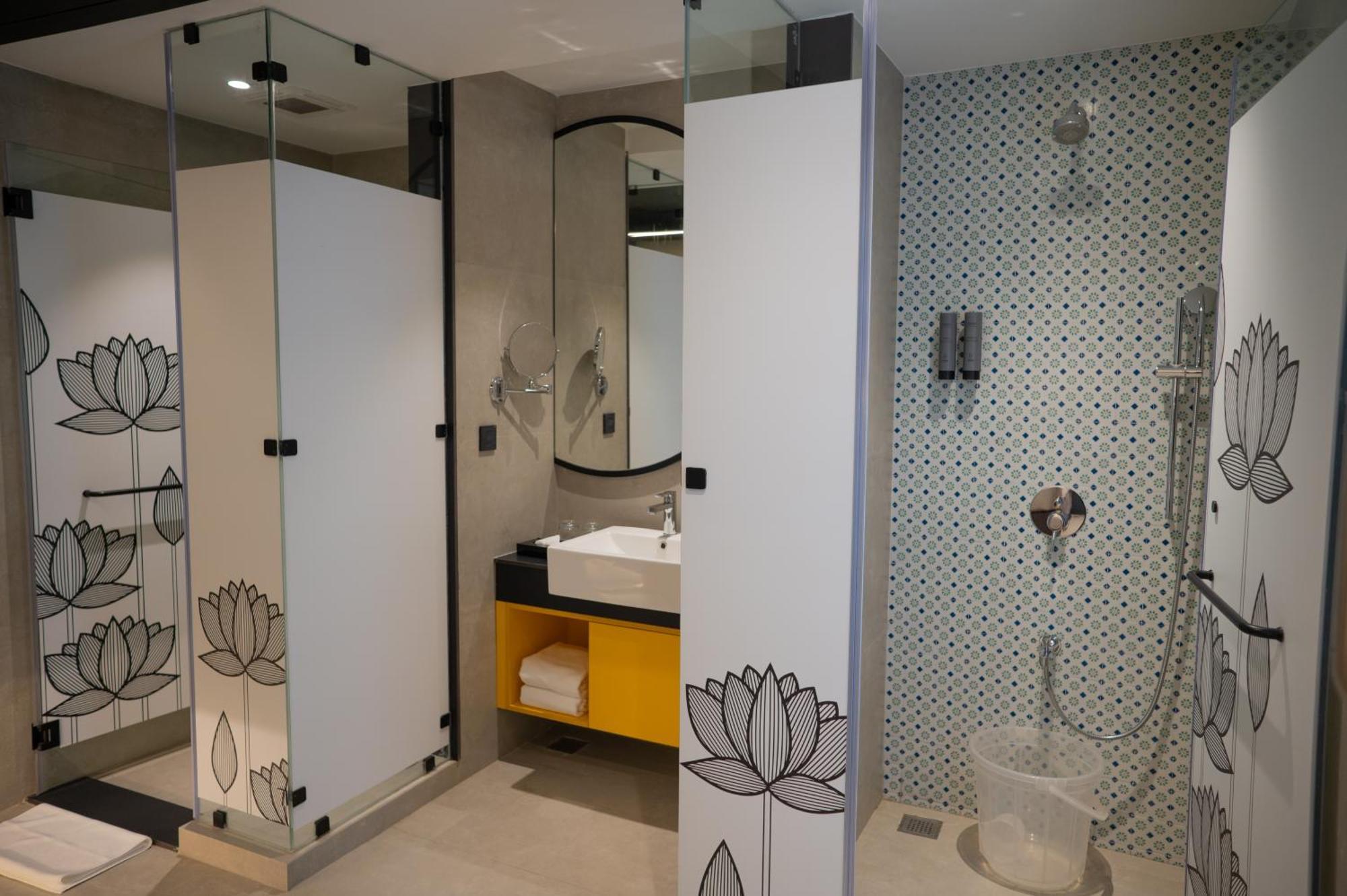 Zibe Luxe Kakinada By Grt Hotels Exteriör bild