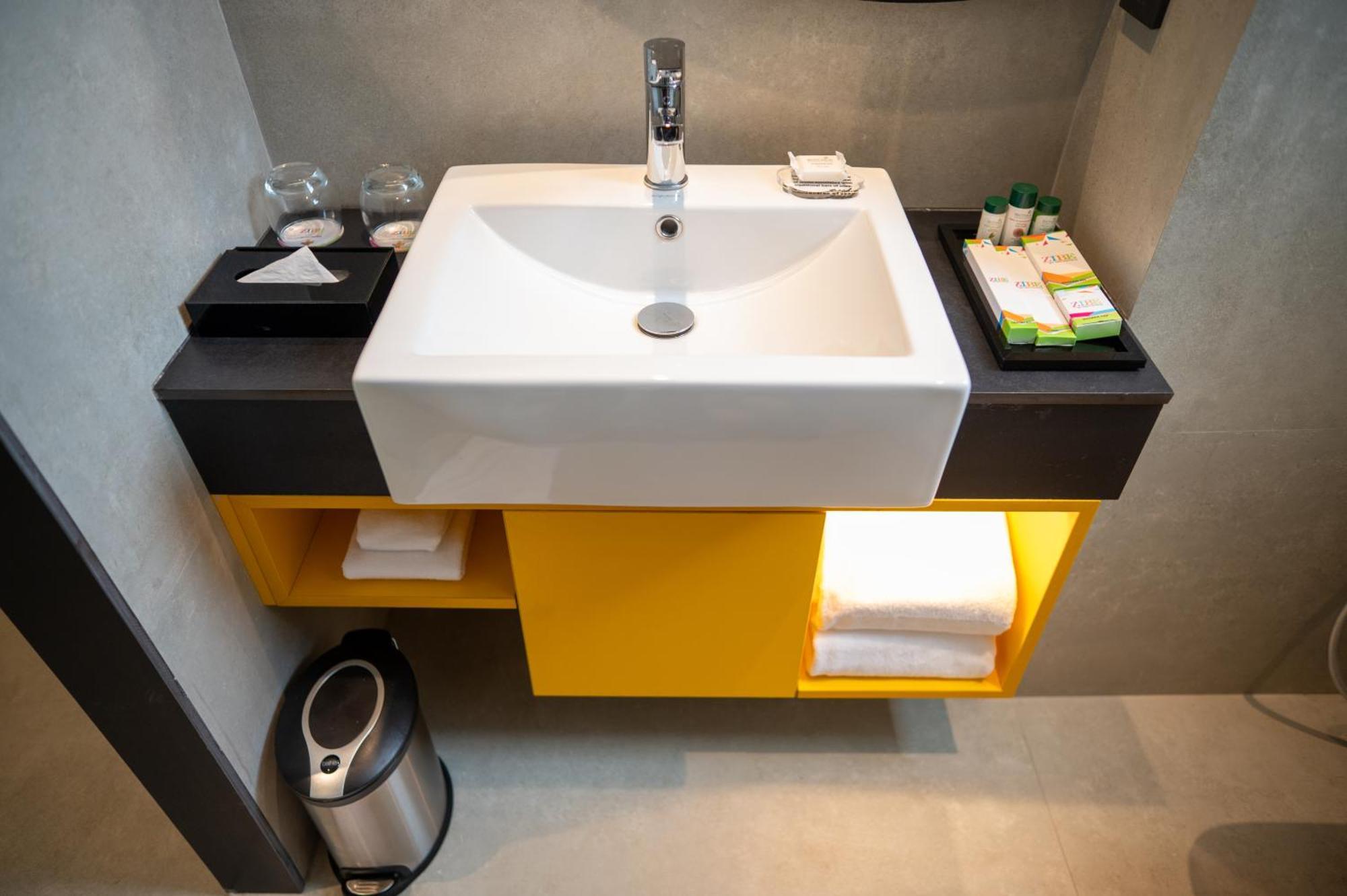 Zibe Luxe Kakinada By Grt Hotels Exteriör bild